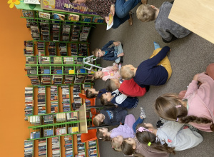 Wyjście grupy żółtej do biblioteki